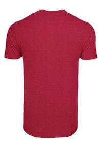 Červené bavlněné tričko s krátkými rukávy, kulatým výstřihem a rovním lemem. Hladká textura; minimalismus bez log a vzorů.