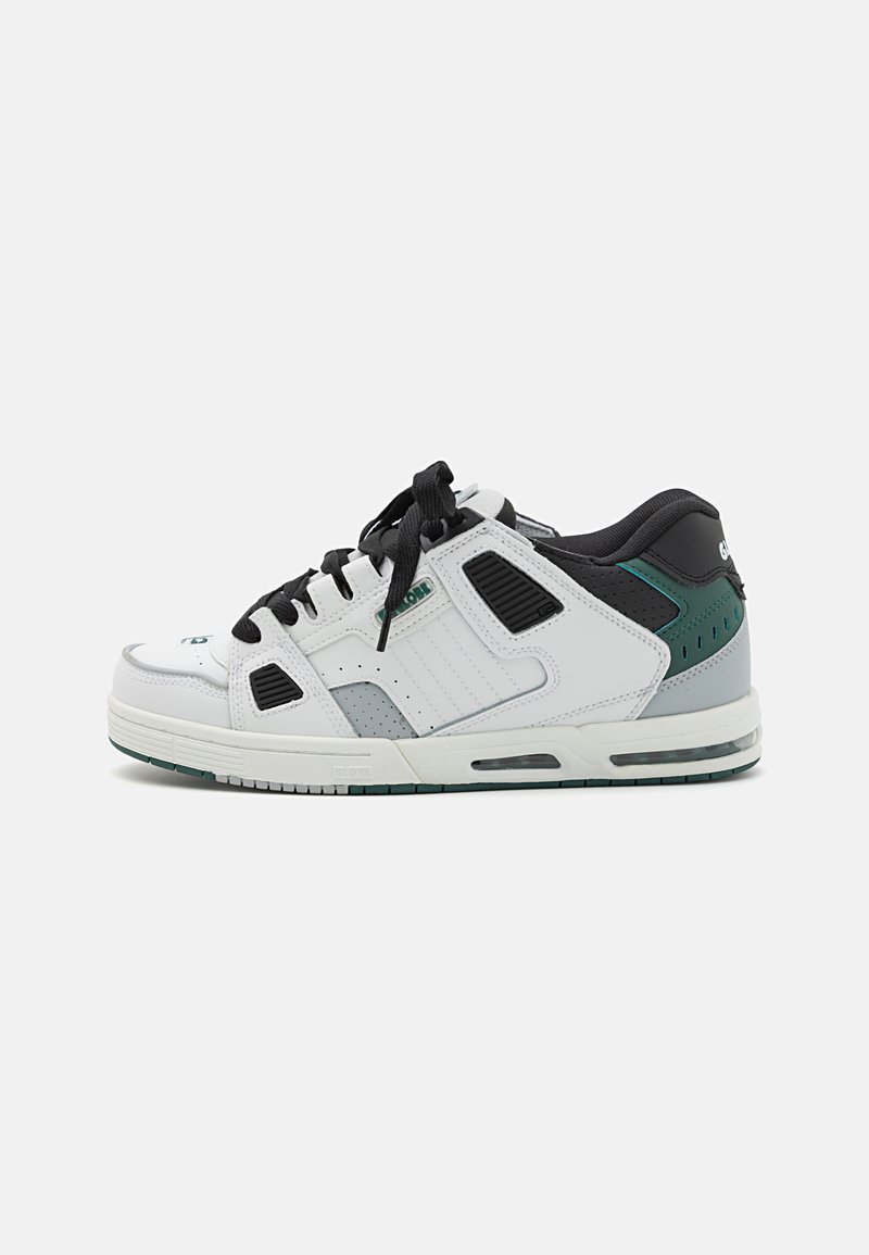 Globe SABRE - Trainers - white/green