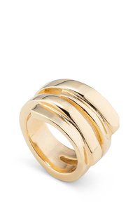 Anillo de oro con un diseño curvado y liso que presenta tres bandas trenzadas. Acabado brillante con una textura pulida y un interior circular abierto.