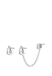 Pendientes de plata con una piedra en forma de lágrima, conectados por una delicada cadena, con un acabado pulido y el sello 925 visible.