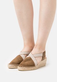 Pier One Espadrillas - brown