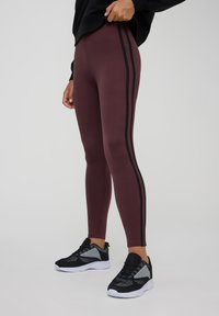 Non selezionato, bordeaux scuro