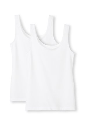 Twee witte katoenen tanktops met brede schouderbanden, scoophals en een gladde textuur. Er zijn geen patronen of accenten zichtbaar.
