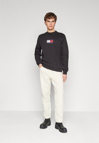 Tommy Hilfiger HILFIGER FLAG SWEATSHIRT - Sweatshirt - black