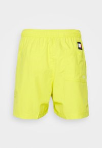 Tommy Hilfiger DRAWSTRING - Calções de banho - magnetic yellow