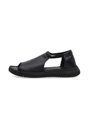 Zwarte leren open-toe sandaal met elastische zijbandjes en dikke gestructureerde zool, ontworpen voor casual of dagelijks gebruik.