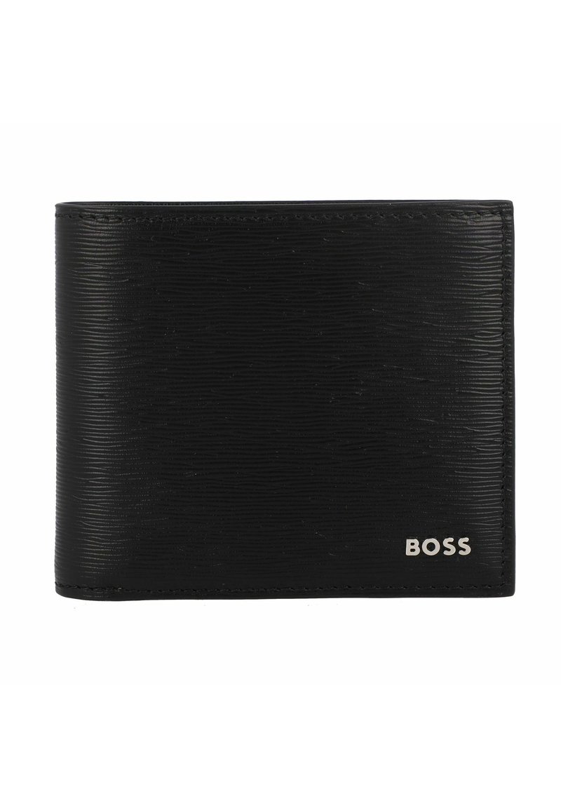 Portafoglio in pelle nera con finitura texturizzata, dotato di un logo argentato nell'angolo in basso a destra e bordi dritti.