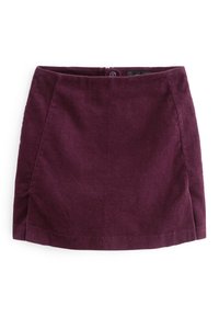 Bordeauxfarbener Corduroy-Minikilt mit vertikalen Rippungen, einer taillierten Form und einem subtilen Schlitzdetail an den Seiten. Mit einem Bund und einem Knopfverschluss.