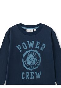 Marineblauer Sweatshirt mit Rundhalsausschnitt aus Baumwolle, mit hellblauem, Used-Text und einem Basketball-Grafik mit dem Schriftzug "POWER CREW".