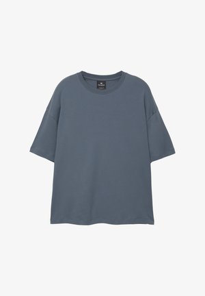 Tričko s krátkym rukávom, voľného strihu v tlmených modro-sivých odtieňoch, s okrúhlym výstrihom a minimalistickým dizajnom bez vzorov či akcentov.