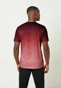 Next DIP DYE GRAPHIC - T-shirts print - coral red stag