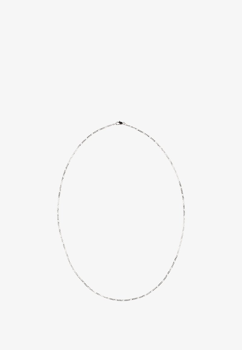 Sølv kædedyse med en glat finish, der har sammenkoblede led, et subtilt snoet design og en sikker lås.