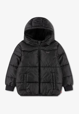 Schwarze Steppjacke mit Kapuze, Frontreißverschluss, zwei Seitentaschen und elastischen Bündchen, flach auf weißem Hintergrund liegend.