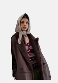 Non sélectionné, beige