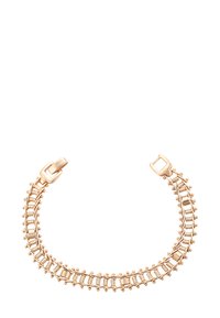 Bracciale in oro con design a catena a doppio anello, link rettangolari texture e chiusura a gancio su sfondo bianco.