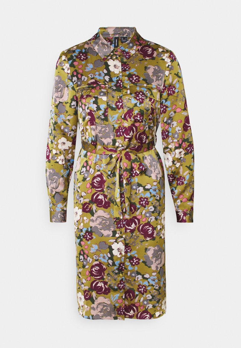 Robe fleurie à manches longues, base couleur verte, ornée de grandes fleurs violettes et bleues, avec col et ceinture à nouer. Deux poches avant.