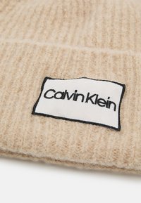 Calvin Klein BEANIE - Czapka