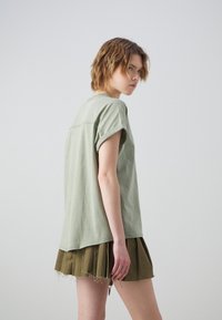 Pepe Jeans EDITH - T-shirts - green