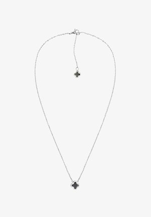 Zarte Silberkette mit kleinen kleeblattförmigen schwarzen Steinanhängern in der Mitte und verstellbarer Verlängerung des Verschlusses.