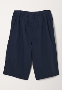 Námořnické modré kraťasy do kolen s elastickým pasem a boční kapsou, vystavené na světlém pozadí.