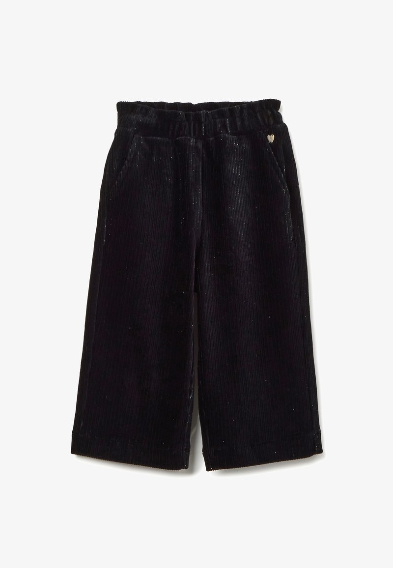 Pantalones culottes de pana negra con cintura elástica, que presentan dos bolsillos laterales y sutiles toques de brillo, textura suave y un corte holgado.