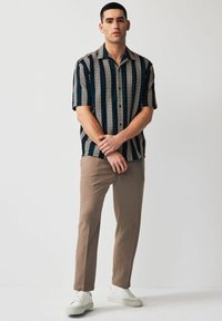 Next TEXTURED STRIPE SHORT SLEEVE WITH CUBAN COLLAR  - REGULAR FIT - Skjorter - navy