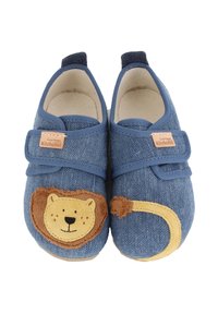 Pantofole di tessuto blu con un motivo di leone sulla parte anteriore, caratterizzate da una texture morbida, cinturino regolabile e rivestimento interno beige.