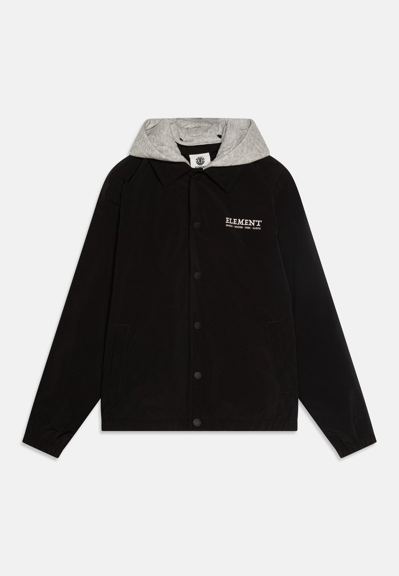 Veste noire avec capuche grise, dotée d'une fermeture à boutons et de deux poches latérales. Logo "ELEMENT" en blanc sur la poitrine. Texture de tissu lisse.
