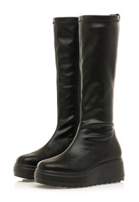 Bottes noires en cuir, hauteur genoux, avec une texture lisse, semelle à plateforme et fermeture éclair sur le côté pour un enfilement facile. Présente un design à bout arrondi.