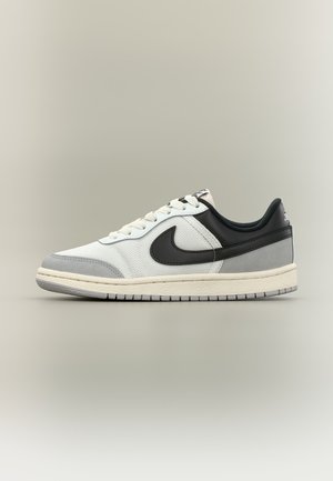 Jordan, AIR JORDAN SKYLINE UNISEX - Zapatillas - summit white/black/light smoke grey/sail