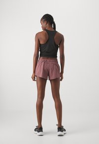 New Balance SHORT - Short de sport - licorice
