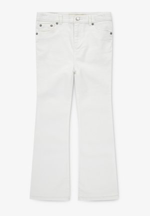 Jean flare blancs avec une texture denim, présentant cinq poches, une fermeture à bouton à l'avant et des clous en métal argenté soulignant le design.