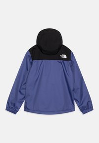 Takakuvassa sininen ja musta vedenpitävä huppari. Ominaisuuksiin kuuluu joustavat hihansuut ja logo yläselässä. Sileä pinta.