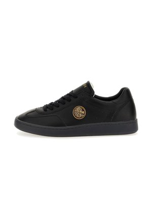 Guess, Baskets basses - black