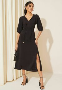 Friends Like These V NECK PUFF SLEEVE - REGULAR FIT - Denné šaty - black