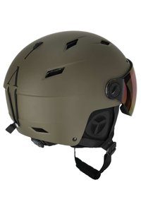 Oliwkowy kask narciarski z otworami wentylacyjnymi, daszkiem, regulowanymi paskami i teksturowanymi akcentami. Posiada matowe wykończenie i elegancki design.