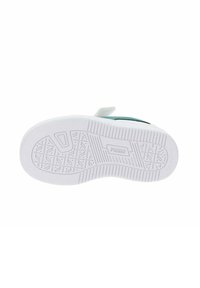Suela de goma blanca con un patrón de agarre texturizado; parte superior en color verde azulado con acentos negros en contraste; incluye una pestaña blanca en el talón.