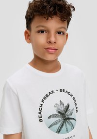 s.Oliver MIT GRAFIK - T-Shirt print - weiß