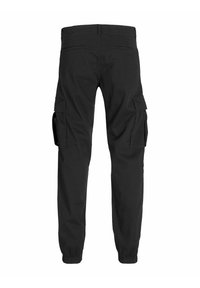 Schwarze Cargohose mit elastischem Bund, zulaufendem Bein, zwei Seitentaschen und zwei Cargotaschen an den Oberschenkeln. Baumwollmischgewebe.