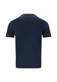 T-paita tummansinisestä kankaasta, jossa on pyöreä pääntie ja lyhyet hihat. Tasainen puuvillakangas, yksinkertainen muotoilu, ei grafiikkaa tai koristeluja.