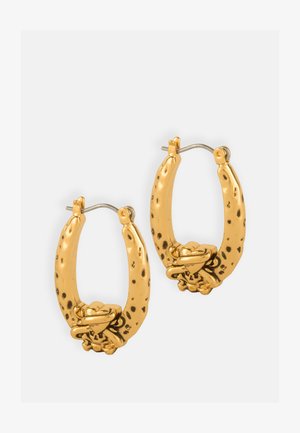 Boucles d'oreilles en or avec une finition texturée. Design arrondi présentant un accent floral complexe à la base, fixé par un fermoir en métal.