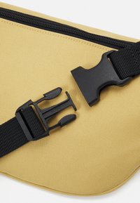 Carhartt WIP JAKE HIP BAG UNISEX - Rumpetaske - bourbon