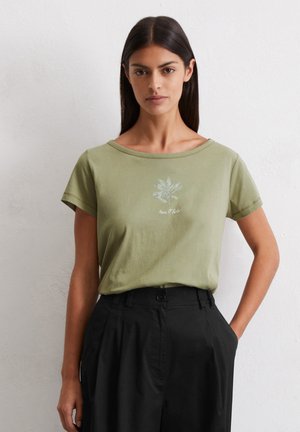 REGULAR AUS LEICHTEM SINGLE - Print T-shirt - smooth sage