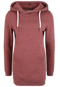 Robe à capuche rouge en tissu texturé, avec des cordons de serrage blancs ajustables et des accents beiges près des poches. Manches longues et grande capuche.