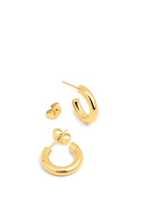 Orecchini a cerchio in oro con superficie liscia e lucida. Caratterizzati da un piccolo design a chiodo, che mette in risalto un'estetica contemporanea e minimalista.