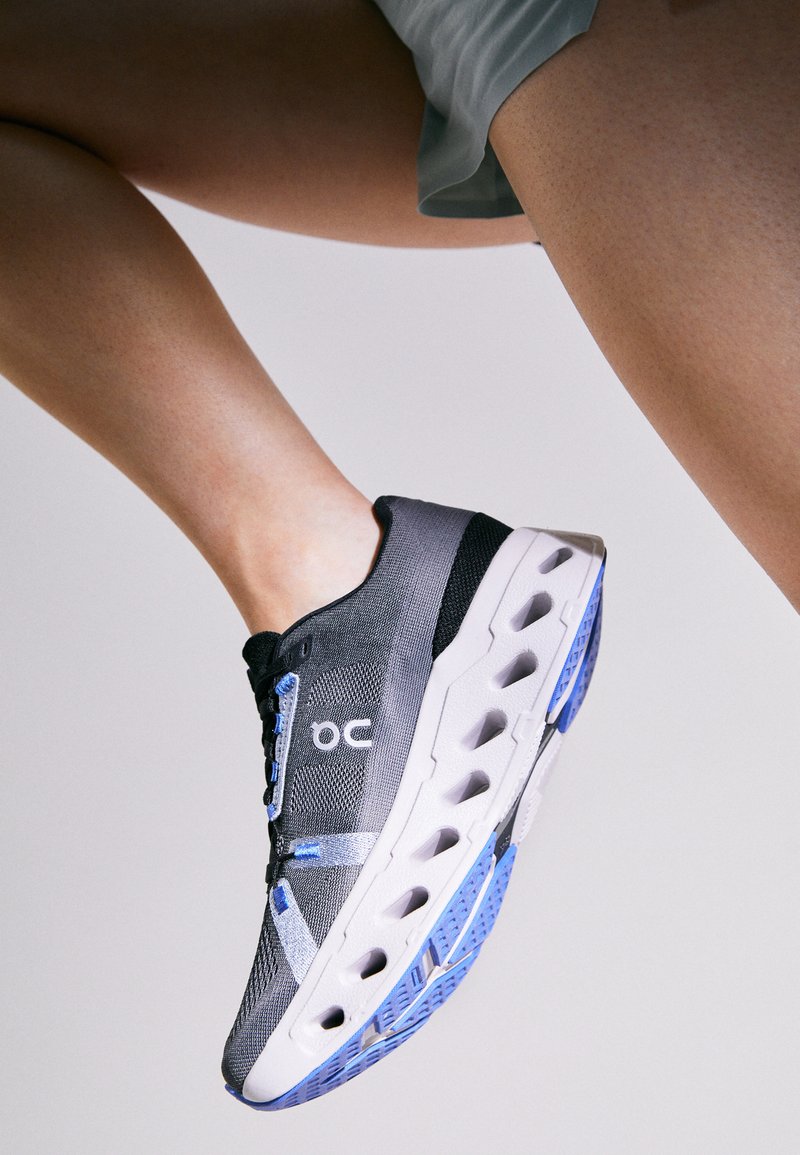 On CLOUDECLIPSE - Road running shoes - black frost/grey  display picture 2