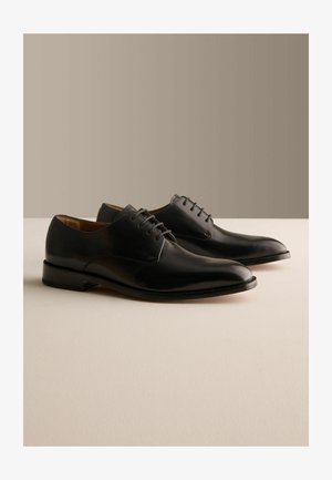 Next, REGULAR FIT, czarny