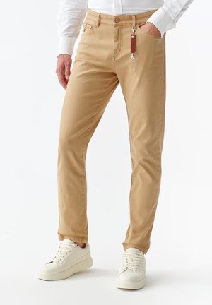 TATUUM CORGIMO - Slim fit jeans - light beige
