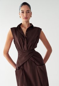 WILLA VAEDA MIDI - Blousejurk - chocolate