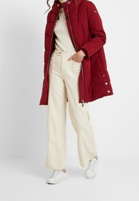 Esprit Abrigo de invierno - dark red